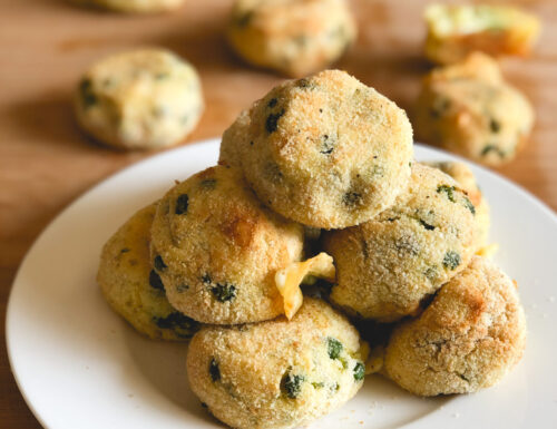 Polpette di patate, piselli e formaggio