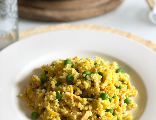 Miglio al curry con frittatina e piselli