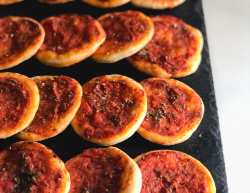 Pizzette rosse (impasto in dieci minuti)