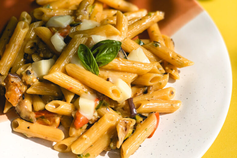 Pasta con verdure grigliate e caciotta bergamasca